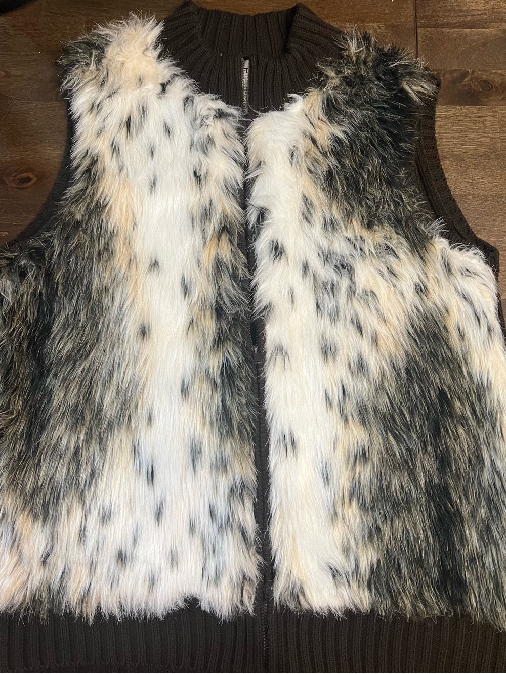 NWOT, Fax Faur vest